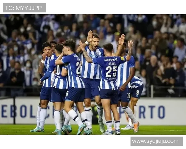 巨龙球场的下一个亿元神迹？波尔图1000万欧豪赌17岁波兰天才，谁是皮耶图谢夫斯基？